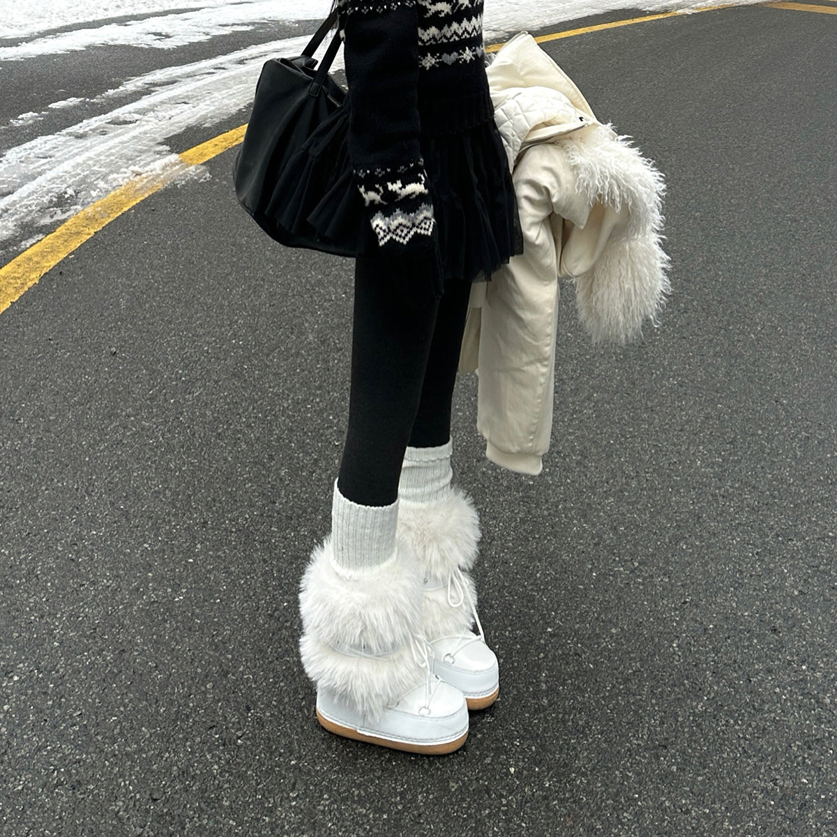 Mooreyu white thick soled snow boots for women, 2024 winter moon warm fur leather cotton shoes with plush short boots