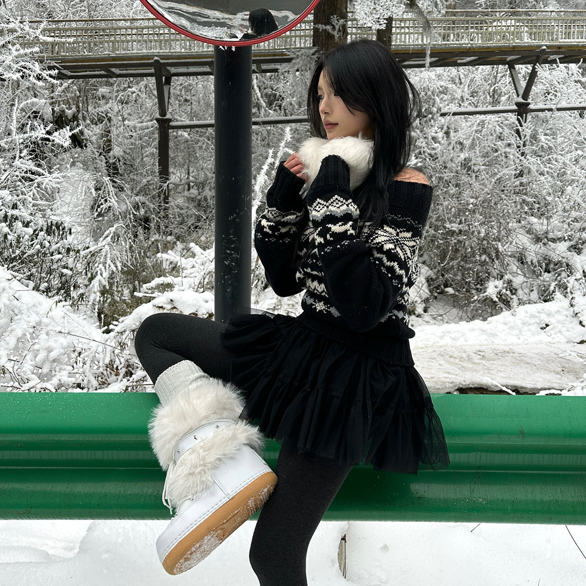 Mooreyu white thick soled snow boots for women, 2024 winter moon warm fur leather cotton shoes with plush short boots