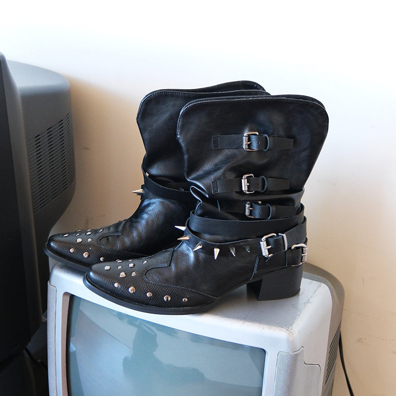 Mooreyu pleated western short boots made of cowhide with pointed V mouth, appearing thin and thick with black, niche rivet knight boots for women