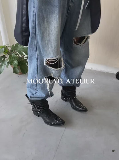 Mooreyu pleated western short boots made of cowhide with pointed V mouth, appearing thin and thick with black, niche rivet knight boots for women